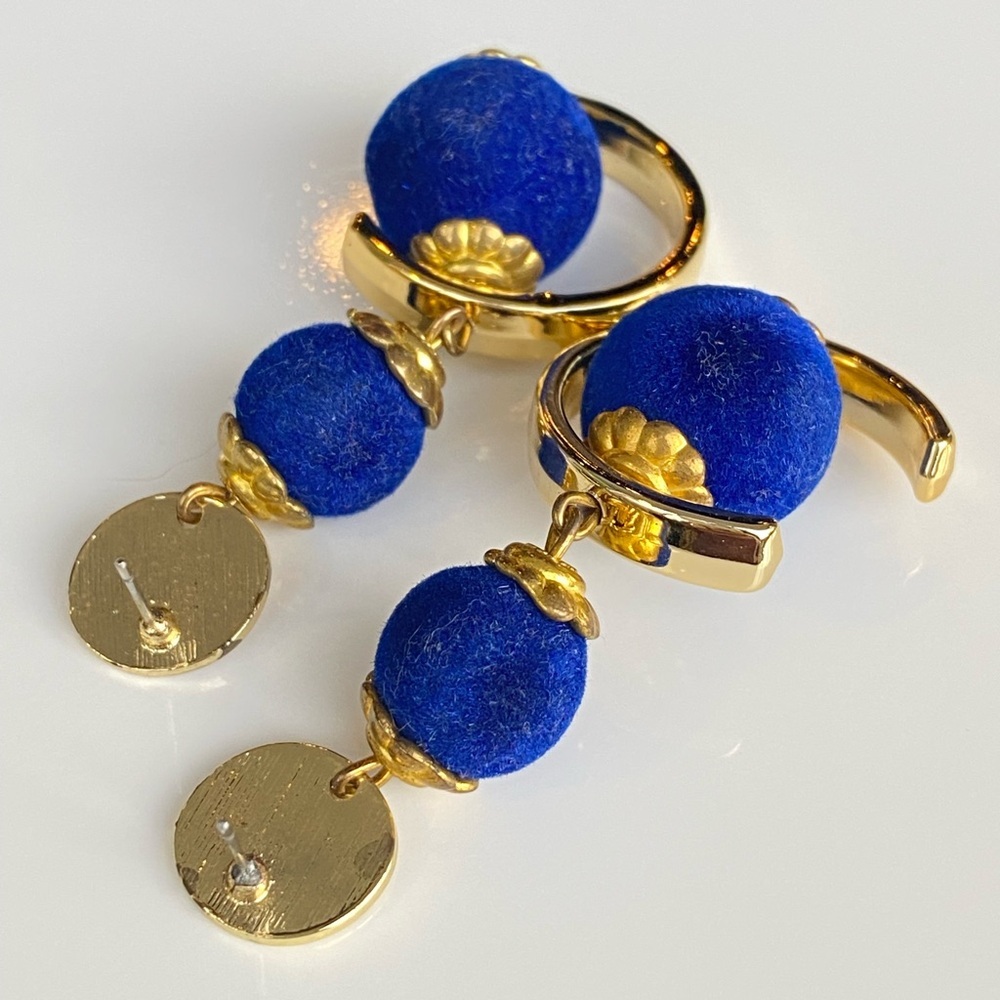 Vintage Statement Royal Blue Silk Threaded and Hammered Gold Hoop Earrings - Picture 3 of 5